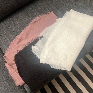 Set of 3 pashminas, never worn